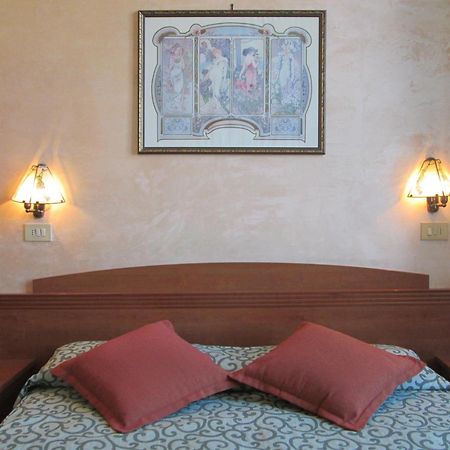 Hotel Italia Marina di Massa Exterior photo