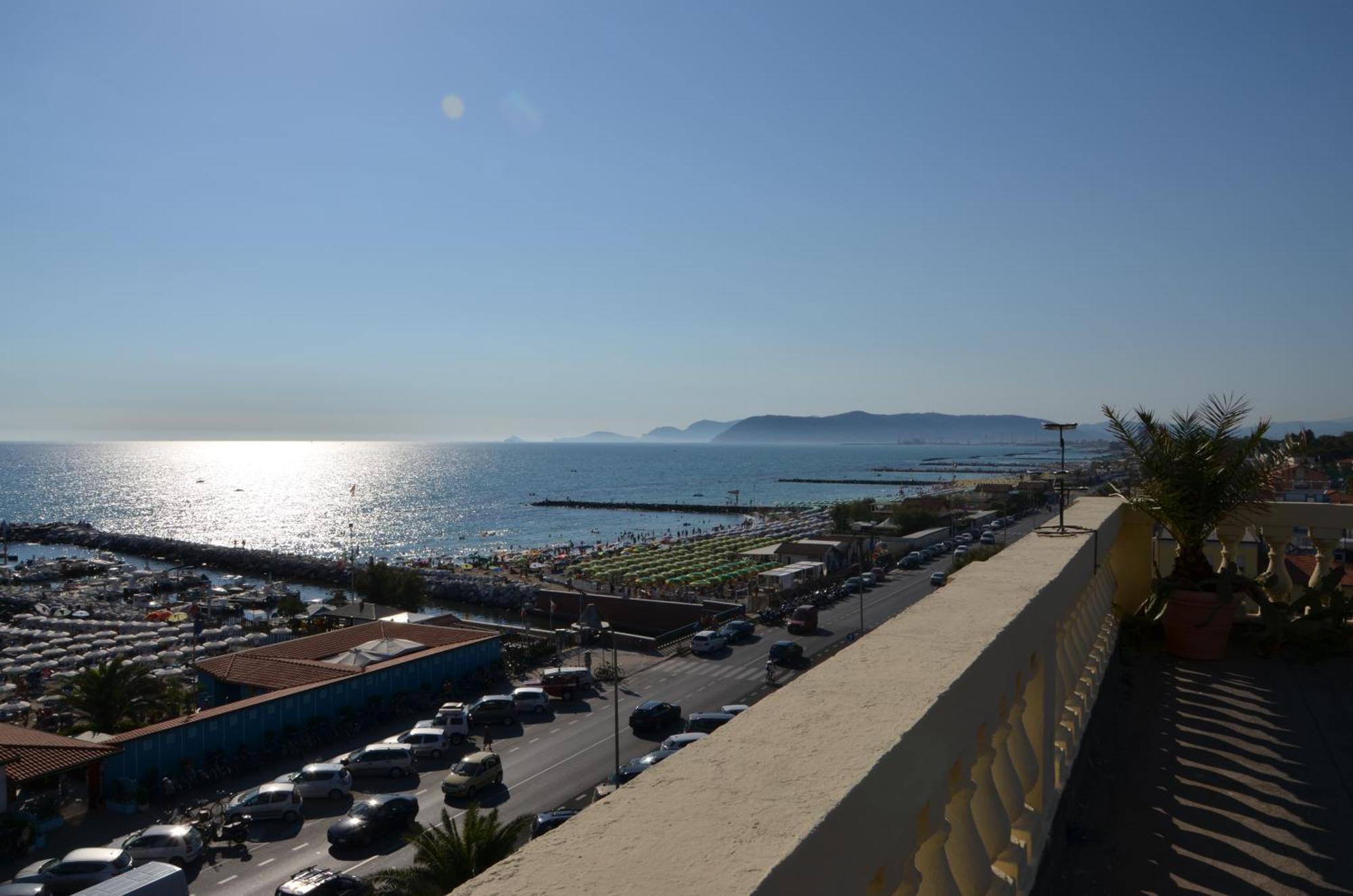 Hotel Italia Marina di Massa Exterior photo