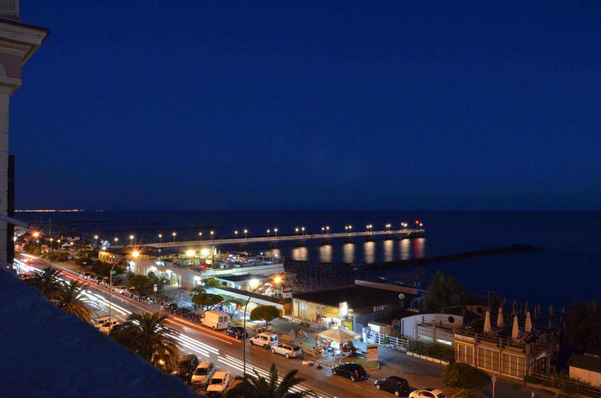 Hotel Italia Marina di Massa Exterior photo
