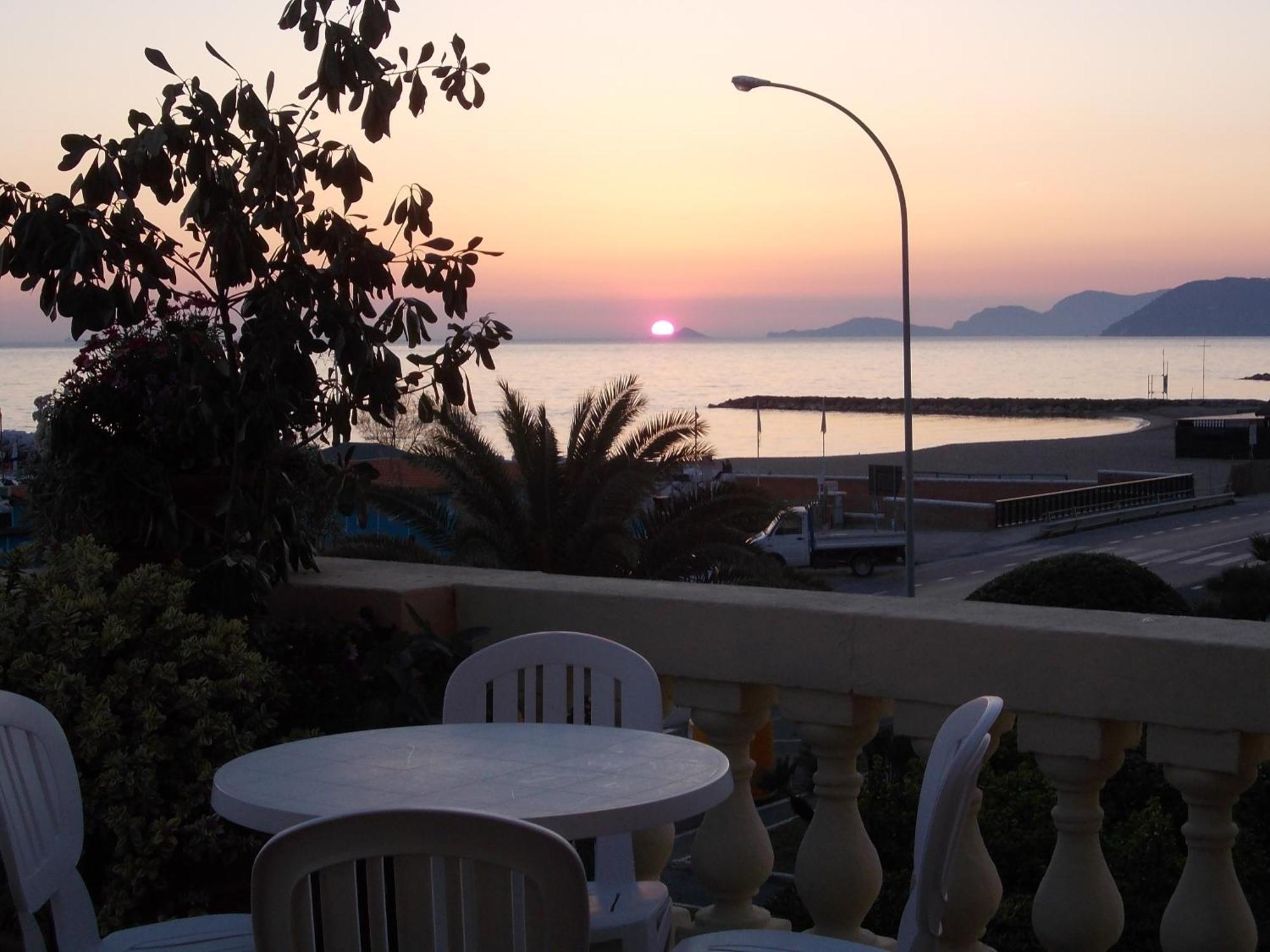 Hotel Italia Marina di Massa Exterior photo