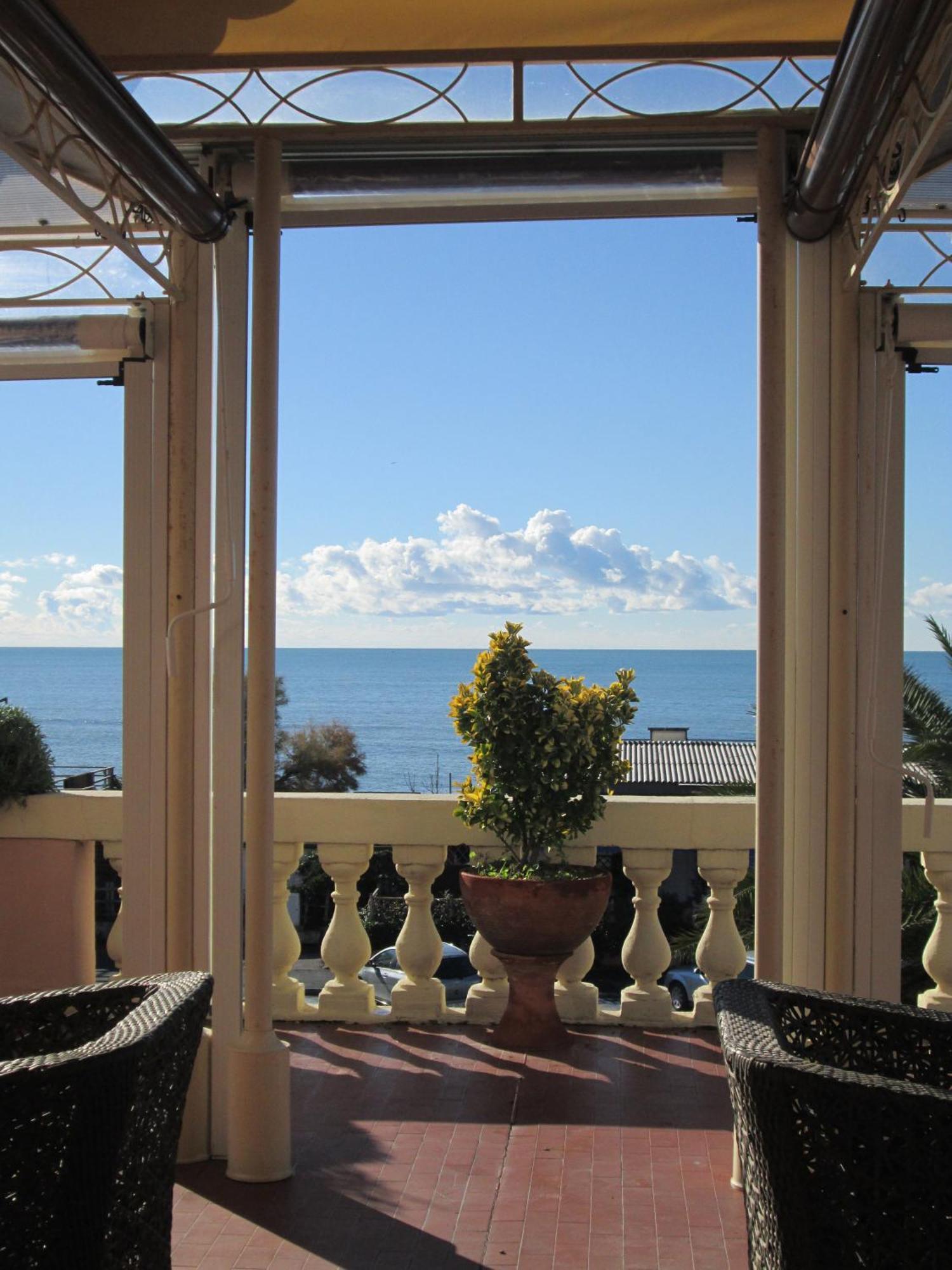 Hotel Italia Marina di Massa Exterior photo