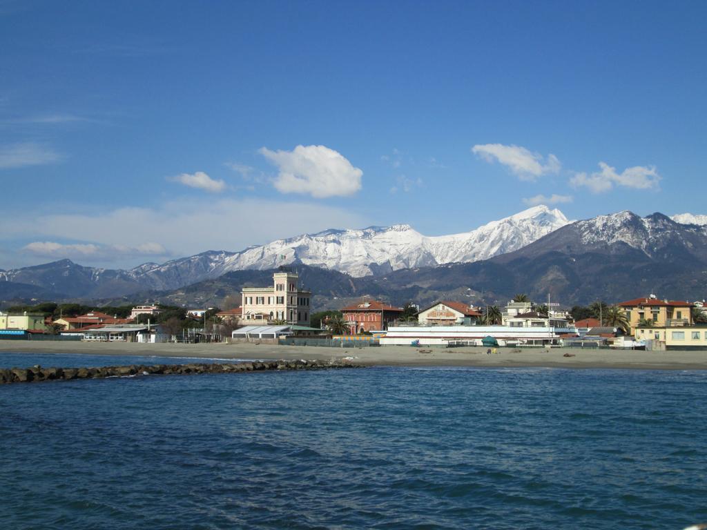 Hotel Italia Marina di Massa Exterior photo