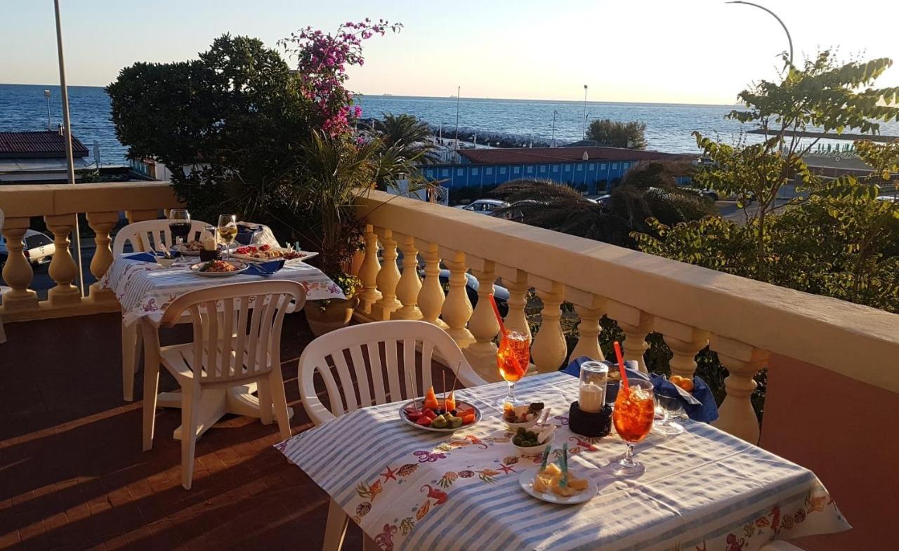 Hotel Italia Marina di Massa Exterior photo